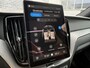 Volvo XC60 2.0 T6 Plug-in hybrid AWD Ultra Black Edition | Facelift | Harman Kardon Audio | Head-up Display | 360 Graden Camera | Panoramadak | Lichtmetalen Velgen 21 inch | Elektrisch Verstelbare Voorstoelen | Keyless Entry | BLIS