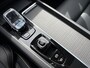 Volvo XC60 2.0 T6 Plug-in hybrid AWD Ultra Black Edition | Facelift | Harman Kardon Audio | Head-up Display | 360 Graden Camera | Panoramadak | Lichtmetalen Velgen 21 inch | Elektrisch Verstelbare Voorstoelen | Keyless Entry | BLIS