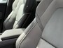 Volvo XC60 2.0 T6 Plug-in hybrid AWD Ultra Black Edition | Facelift | Harman Kardon Audio | Head-up Display | 360 Graden Camera | Panoramadak | Lichtmetalen Velgen 21 inch | Elektrisch Verstelbare Voorstoelen | Keyless Entry | BLIS