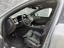 Volvo XC60 2.0 T6 Plug-in hybrid AWD Ultra Black Edition | Facelift | Harman Kardon Audio | Head-up Display | 360 Graden Camera | Panoramadak | Lichtmetalen Velgen 21 inch | Elektrisch Verstelbare Voorstoelen | Keyless Entry | BLIS