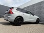 Volvo XC60 2.0 T6 Plug-in hybrid AWD Ultra Black Edition | Facelift | Harman Kardon Audio | Head-up Display | 360 Graden Camera | Panoramadak | Lichtmetalen Velgen 21 inch | Elektrisch Verstelbare Voorstoelen | Keyless Entry | BLIS