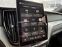 Volvo XC60 2.0 T6 Plug-in hybrid AWD Ultra Black Edition | Facelift | Harman Kardon Audio | Head-up Display | 360 Graden Camera | Panoramadak | Lichtmetalen Velgen 21 inch | Elektrisch Verstelbare Voorstoelen | Keyless Entry | BLIS