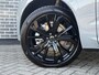 Volvo XC60 2.0 T6 Plug-in hybrid AWD Ultra Black Edition | Facelift | Harman Kardon Audio | Head-up Display | 360 Graden Camera | Panoramadak | Lichtmetalen Velgen 21 inch | Elektrisch Verstelbare Voorstoelen | Keyless Entry | BLIS