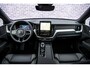 Volvo XC60 2.0 T6 Plug-in hybrid AWD Plus Black Edition | Facelift | Harman Kardon Audio | Head-up Display | 360 Graden Camera | Panoramadak | Lichtmetalen Velgen 21 inch | Elektrisch Verstelbare Voorstoelen | Keyless Entry | BLIS