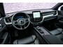 Volvo XC60 2.0 T6 Plug-in hybrid AWD Ultra Black Edition | Facelift | Harman Kardon Audio | Head-up Display | 360 Graden Camera | Panoramadak | Lichtmetalen Velgen 21 inch | Elektrisch Verstelbare Voorstoelen | Keyless Entry | BLIS