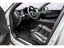 Volvo XC60 2.0 T6 Plug-in hybrid AWD Ultra Black Edition | Facelift | Harman Kardon Audio | Head-up Display | 360 Graden Camera | Panoramadak | Lichtmetalen Velgen 21 inch | Elektrisch Verstelbare Voorstoelen | Keyless Entry | BLIS