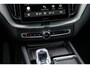 Volvo XC60 2.0 T6 Plug-in hybrid AWD Ultra Black Edition | Facelift | Harman Kardon Audio | Head-up Display | 360 Graden Camera | Panoramadak | Lichtmetalen Velgen 21 inch | Elektrisch Verstelbare Voorstoelen | Keyless Entry | BLIS