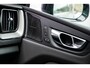 Volvo XC60 2.0 T6 Plug-in hybrid AWD Ultra Black Edition | Facelift | Harman Kardon Audio | Head-up Display | 360 Graden Camera | Panoramadak | Lichtmetalen Velgen 21 inch | Elektrisch Verstelbare Voorstoelen | Keyless Entry | BLIS