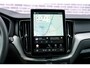 Volvo XC60 2.0 T6 Plug-in hybrid AWD Ultra Black Edition | Facelift | Harman Kardon Audio | Head-up Display | 360 Graden Camera | Panoramadak | Lichtmetalen Velgen 21 inch | Elektrisch Verstelbare Voorstoelen | Keyless Entry | BLIS