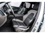 Volvo XC60 2.0 T6 Plug-in hybrid AWD Ultra Black Edition | Facelift | Harman Kardon Audio | Head-up Display | 360 Graden Camera | Panoramadak | Lichtmetalen Velgen 21 inch | Elektrisch Verstelbare Voorstoelen | Keyless Entry | BLIS