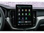 Volvo XC60 2.0 T6 Plug-in hybrid AWD Ultra Black Edition | Facelift | Harman Kardon Audio | Head-up Display | 360 Graden Camera | Panoramadak | Lichtmetalen Velgen 21 inch | Elektrisch Verstelbare Voorstoelen | Keyless Entry | BLIS