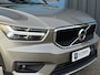 Volvo XC40 2.0 B4 Business Pro | 18" 5-Spaaks Silver velgen met 235/55 R18 banden | 2-zone Electronic Climate Control met gekoeld dashboardkastje | Achteropkomend verkeer waarschuwing