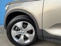 Volvo XC40 2.0 B4 Business Pro | 18" 5-Spaaks Silver velgen met 235/55 R18 banden | 2-zone Electronic Climate Control met gekoeld dashboardkastje | Achteropkomend verkeer waarschuwing