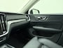 Volvo V60 B4 211pk Plus Bright / Panoramadak / Full-LED / Trekhaak / Elektr. Stoelen / Adapt. Cruise / BLIS / Stoel + Stuur. Verwarming / 18'' / Getint glas / Keyless /
