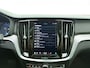 Volvo V60 B4 211pk Plus Bright / Panoramadak / Full-LED / Trekhaak / Elektr. Stoelen / Adapt. Cruise / BLIS / Stoel + Stuur. Verwarming / 18'' / Getint glas / Keyless /