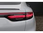 Porsche Cayenne Coupé 3.0 E-Hybrid Carrarawit Metallic Panoramadak Luchtvering Sport-Chrono Achterasbesturing Softclose Vol-Leder NL-Auto