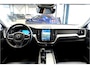 Volvo XC60 2.0 T8 AWD 335kW/456pk Aut8 Recharge LONG RANGE Ultimate Dark LUCHTVERING + HARMAN/KARDON + PANORAMADAK + BLIS + EL.TREKHAAK + PILOT ASSIST + ADAPT.CRUISE + LANE ASSIST + STOEL-&STUURVERWARMING + CAMERA + KEYLESS + PARKSENSOREN + 20" LM-VELGEN!!
