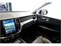 Volvo XC60 2.0 T8 AWD 335kW/456pk Aut8 Recharge LONG RANGE Ultimate Dark LUCHTVERING + HARMAN/KARDON + PANORAMADAK + BLIS + EL.TREKHAAK + PILOT ASSIST + ADAPT.CRUISE + LANE ASSIST + STOEL-&STUURVERWARMING + CAMERA + KEYLESS + PARKSENSOREN + 20" LM-VELGEN!!