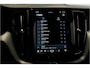 Volvo XC60 2.0 T8 AWD 335kW/456pk Aut8 Recharge LONG RANGE Ultimate Dark LUCHTVERING + HARMAN/KARDON + PANORAMADAK + BLIS + EL.TREKHAAK + PILOT ASSIST + ADAPT.CRUISE + LANE ASSIST + STOEL-&STUURVERWARMING + CAMERA + KEYLESS + PARKSENSOREN + 20" LM-VELGEN!!