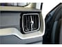 Volvo XC60 2.0 T8 AWD 335kW/456pk Aut8 Recharge LONG RANGE Ultimate Dark LUCHTVERING + HARMAN/KARDON + PANORAMADAK + BLIS + EL.TREKHAAK + PILOT ASSIST + ADAPT.CRUISE + LANE ASSIST + STOEL-&STUURVERWARMING + CAMERA + KEYLESS + PARKSENSOREN + 20" LM-VELGEN!!