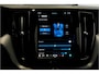 Volvo XC60 2.0 T8 AWD 335kW/456pk Aut8 Recharge LONG RANGE Ultimate Dark LUCHTVERING + HARMAN/KARDON + PANORAMADAK + BLIS + EL.TREKHAAK + PILOT ASSIST + ADAPT.CRUISE + LANE ASSIST + STOEL-&STUURVERWARMING + CAMERA + KEYLESS + PARKSENSOREN + 20" LM-VELGEN!!