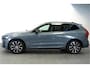 Volvo XC60 2.0 T8 AWD 335kW/456pk Aut8 Recharge LONG RANGE Ultimate Dark LUCHTVERING + HARMAN/KARDON + PANORAMADAK + BLIS + EL.TREKHAAK + PILOT ASSIST + ADAPT.CRUISE + LANE ASSIST + STOEL-&STUURVERWARMING + CAMERA + KEYLESS + PARKSENSOREN + 20" LM-VELGEN!!