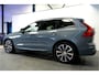 Volvo XC60 2.0 T8 AWD 335kW/456pk Aut8 Recharge LONG RANGE Ultimate Dark LUCHTVERING + HARMAN/KARDON + PANORAMADAK + BLIS + EL.TREKHAAK + PILOT ASSIST + ADAPT.CRUISE + LANE ASSIST + STOEL-&STUURVERWARMING + CAMERA + KEYLESS + PARKSENSOREN + 20" LM-VELGEN!!