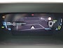 Peugeot e-2008 EV Allure 50 kWh | Panoramadak | Stoelverwarming | Trekhaak | Dodehoekbewaking | Achteruitrijcamera | Alcantara Bekleding