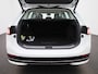 Volkswagen Passat Variant 1.5 eTSI Elegance Business | Direct leverbaar | LED Matrix koplampen | Achterklep elektrisch te openen | Keyless Access | Stoelverwarming | Stuurwielverwarming | Voorstoelen Ergo-Active