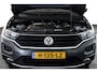 Volkswagen T-Roc 1.5 TSI 150 PK Style Business - Automaat | Adapt. Cruise | Stoelverw. | PDC | Camera | NAV + App. Connect | LED | ECC | Trekhaak | LM 17" |