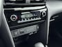 Toyota Yaris Cross 1.5 Hybrid Dynamic | Apple Carplay / Android Auto | Stoel-/stuurverwarming | Verwarmbare voorruit | Parkeersensoren voor/achter | Adaptive Cruise | Full LED | Keyless | Clima | Camera | 17 inch