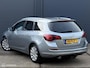 Opel Astra Sports Tourer 1.4 Turbo Cosmo - AGR STOELEN - ECC - NAVI - PDC - TREKHAAK - STOEL + STUUR VERWARMING - CRUISE CONTROLE - BLUETOOTH - EL. INKLAPBARE SPIEGELS - LMV - NAP - NL AUTO - APK T/M 02-09-2026 -