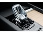 Volvo XC60 T6 Plug-in hybrid AWD Ultra Dark | Panoramadak | Head-up display | Verwarmbare voorstoelen, achterbank en stuurwiel | 360 graden camera | Premium audio by Harman Kardon | Adaptieve cruise control | Keyless | Elektrische achterklep