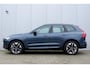 Volvo XC60 T6 Plug-in hybrid AWD Ultra Dark | Panoramadak | Head-up display | Verwarmbare voorstoelen, achterbank en stuurwiel | 360 graden camera | Premium audio by Harman Kardon | Adaptieve cruise control | Keyless | Elektrische achterklep