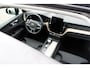 Volvo XC60 T6 Plug-in hybrid AWD Ultra Dark | Panoramadak | Head-up display | Verwarmbare voorstoelen, achterbank en stuurwiel | 360 graden camera | Premium audio by Harman Kardon | Adaptieve cruise control | Keyless | Elektrische achterklep