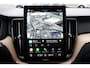 Volvo XC60 T6 Plug-in hybrid AWD Ultra Dark | Panoramadak | Head-up display | Verwarmbare voorstoelen, achterbank en stuurwiel | 360 graden camera | Premium audio by Harman Kardon | Adaptieve cruise control | Keyless | Elektrische achterklep