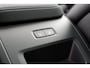 Volvo XC60 T6 Plug-in hybrid AWD Ultra Dark | Panoramadak | Head-up display | Verwarmbare voorstoelen, achterbank en stuurwiel | 360 graden camera | Premium audio by Harman Kardon | Adaptieve cruise control | Keyless | Elektrische achterklep
