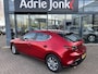 Mazda 3 2.0 e-SkyActiv-X M Hybrid 180 Comfort met Bose AUTOMAAT | LEDER | Bose AUDIO | HEAD-UP DISPLAY | APPLE CARPLAY/ANDROID AUTO | NAVIGATIE | NED.AUTO | 1e EIGENAAR | DEALER ONDERHOUDEN |