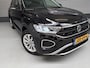 Volkswagen T-Roc 1.5 TSI/PDC V+A/CAM/KEY-LESS/17 INCH/STOEL STUUR VERW/ENZ