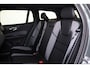 Volvo V60 T6 Recharge AWD Plus Dark - IntelliSafe Assist & Surround - 360º Camera - Harman/Kardon audio - Verwarmde voorstoelen, stuur & achterbank - Parkeersensoren voor & achter - Elektr. bedienb. voorstoelen met geheugen - Elektr. inklapbare trekhaak - 18' LMV