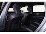 Volvo V60 T6 Recharge AWD Plus Dark - IntelliSafe Assist & Surround - 360º Camera - Harman/Kardon audio - Verwarmde voorstoelen, stuur & achterbank - Parkeersensoren voor & achter - Elektr. bedienb. voorstoelen met geheugen - Elektr. inklapbare trekhaak - 18' LMV