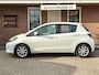 Toyota Yaris 1.5 Full Hybrid Asp. TREKHAAK / PARELMOER WIT