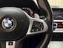 BMW 2-Serie Coupé M240i xDrive *Brooklyn Grey* Schuif-/Kanteldak HUD / Harman/Kardon / Stuurverwarming / Keyless / Carplay / Camera / Leder / Cruise / 19'' LMV