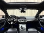 BMW 2-Serie Coupé M240i xDrive *Brooklyn Grey* Schuif-/Kanteldak HUD / Harman/Kardon / Stuurverwarming / Keyless / Carplay / Camera / Leder / Cruise / 19'' LMV