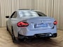 BMW 2-Serie Coupé M240i xDrive *Brooklyn Grey* Schuif-/Kanteldak HUD / Harman/Kardon / Stuurverwarming / Keyless / Carplay / Camera / Leder / Cruise / 19'' LMV