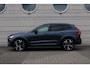 Volvo XC60 2.0 T6 Plug-in hybrid AWD Ultra Black Edition | Nappa leder Open Grid | Panoramadak | Visual Park Assist | Luchtvering | Preconditioning | Getinte ramen | Headup | Full Led | Driver Assistance | Driver Awareness | 22 Inch | Premium Audio by Harman Kardon | Google Maps | Google Assistant | Blis | Elektrische achterklep | Verwarmbaar stuurwiel | Keyless | Elektrisch verstelbare voorstoelen met geheugen | Stoelverwarming voor en achter