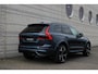 Volvo XC60 2.0 T6 Plug-in hybrid AWD Ultra Black Edition | Nappa leder Open Grid | Panoramadak | Visual Park Assist | Luchtvering | Preconditioning | Getinte ramen | Headup | Full Led | Driver Assistance | Driver Awareness | 22 Inch | Premium Audio by Harman Kardon | Google Maps | Google Assistant | Blis | Elektrische achterklep | Verwarmbaar stuurwiel | Keyless | Elektrisch verstelbare voorstoelen met geheugen | Stoelverwarming voor en achter