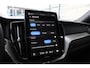 Volvo XC60 2.0 T6 Plug-in hybrid AWD Ultra Black Edition | Nappa leder Open Grid | Panoramadak | Visual Park Assist | Luchtvering | Preconditioning | Getinte ramen | Headup | Full Led | Driver Assistance | Driver Awareness | 22 Inch | Premium Audio by Harman Kardon | Google Maps | Google Assistant | Blis | Elektrische achterklep | Verwarmbaar stuurwiel | Keyless | Elektrisch verstelbare voorstoelen met geheugen | Stoelverwarming voor en achter