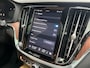 Volvo V60 T6 Plug-In Hybrid Ultra Dark | Bowers & Wilkins | Stoelmassage | Pano | 360 camera | Gelamineerd glas | Nappa leder |