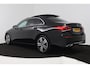 Mercedes-Benz A-klasse 180 Business Solution Luxury (PANORAMADAK, SFEERVERLICHTING, STOELVERWARMING, CAMERA)
